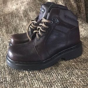 Dr. Martens Grizzly 5 Eyelet Boot